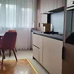 Cozy At Gastro District 公寓