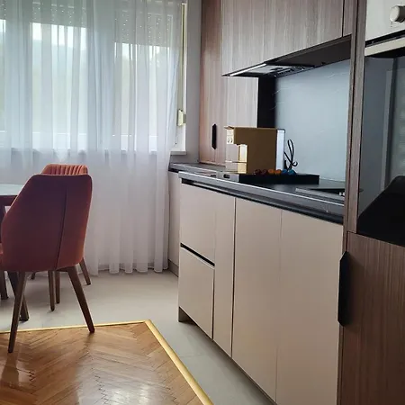 Cozy At Gastro District Apartment