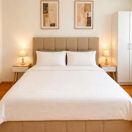 Cozy At Gastro District Apartment